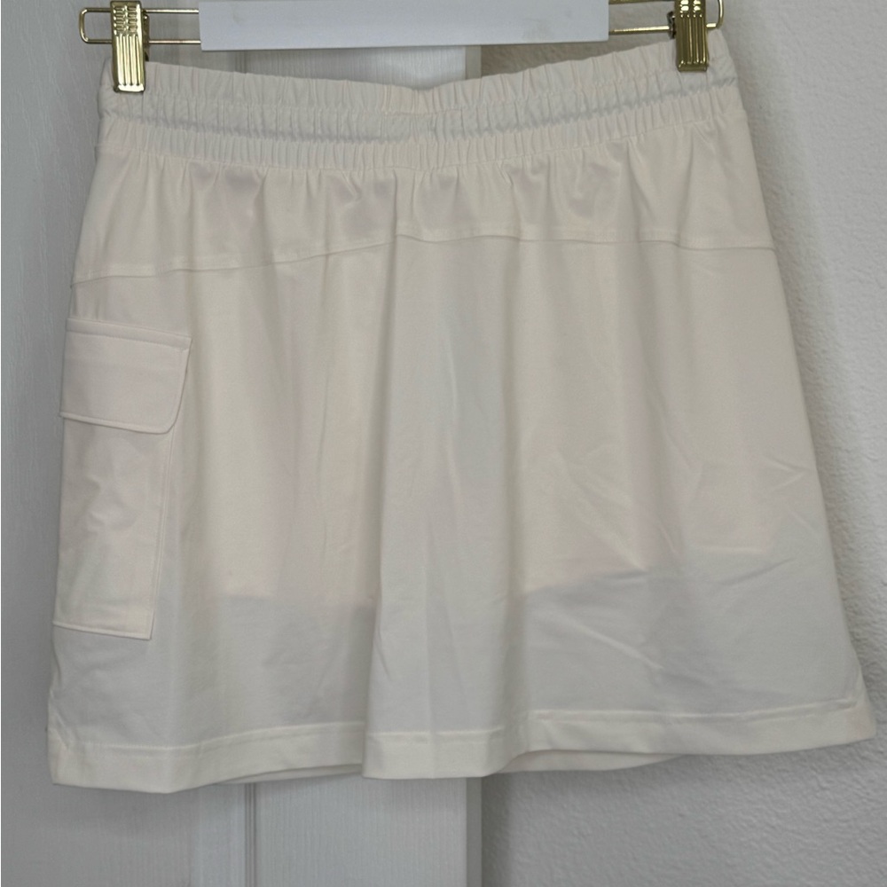 Fabletics Cream Athletic Golf or Tennis Cargo Skirt